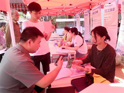 安源區(qū)鳳凰街:當好優(yōu)質&ldquo;服務員&rdquo;,為企業(yè)提供營商&ldquo;好&rdquo;環(huán)境